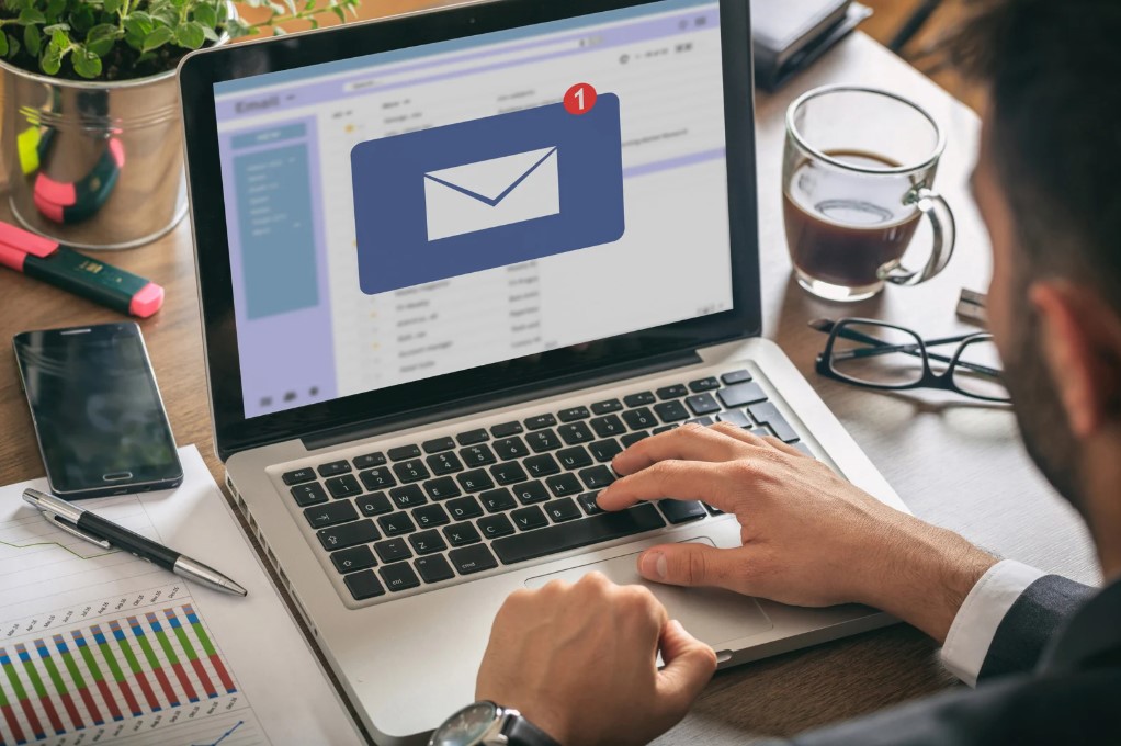 Ứng dụng AI Marketing qua email marketing như nào 