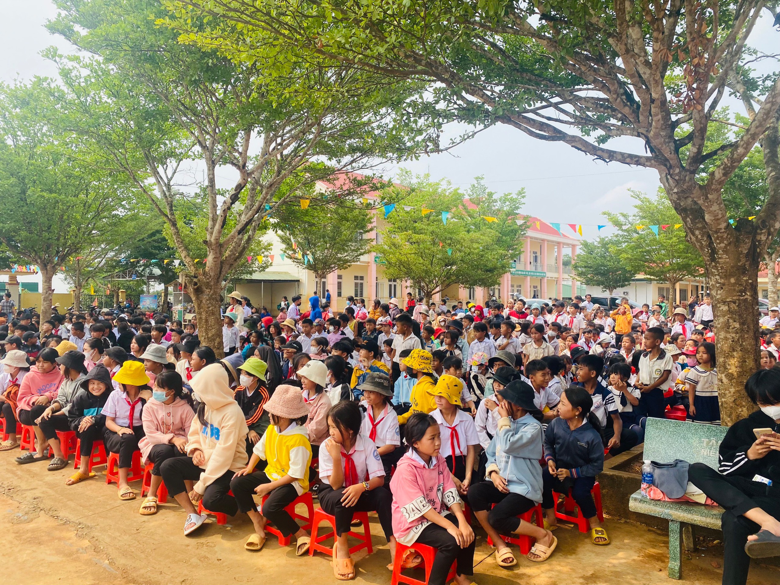 Các em tại Trường tiểu học - THCS Đắk Plao, H.Đắk Glong, tỉnh Đắk Nông