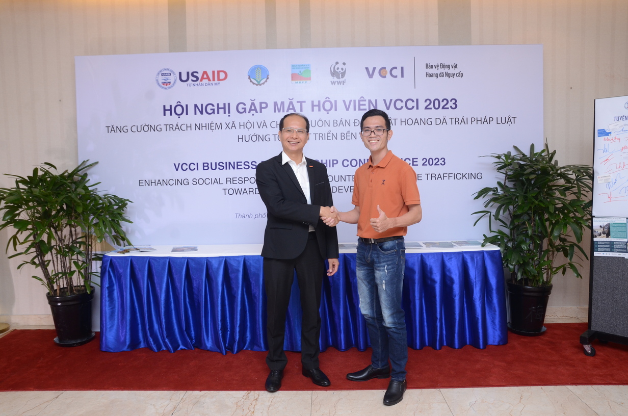 Ông Nguyễn Hữu Nam (Phó Giám đốc VCCI-HCM) và Anh Trần Hoài Phong (đại diện CloudGO)